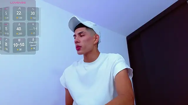 Snapshot of Valerio_20 chatting on 02-25-25, 08:11 Valerio 20 online show from 02-25-25, 08:11