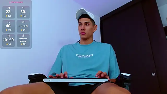 Snapshot of Valerio_20 chatting on 02-15-25, 08:23 Valerio 20 online show from 02-15-25, 08:23