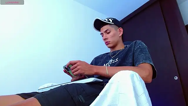 Snapshot of Valerio_20 chatting on 03-19-25, 07:38 Valerio 20 online show from 03-19-25, 07:38