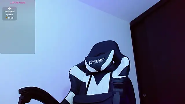 Snapshot of Valerio_20 chatting on 02-26-25, 08:15 Valerio 20 online show from 02-26-25, 08:15