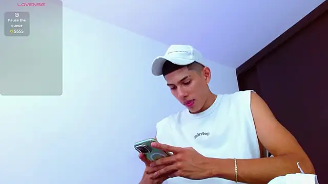 Snapshot of Valerio_20 chatting on 02-22-25, 08:20 Valerio 20 online show from 02-22-25, 08:20