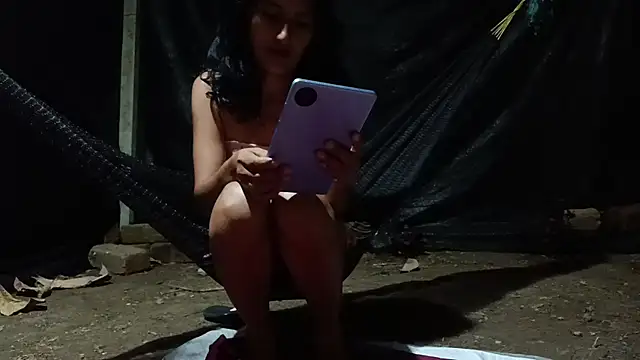 Snapshot of AdelinaMiran90 chatting on 07-06-26, 04:52 AdelinaMiran90 online show from 07-06-26, 04:52