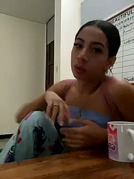 Snapshot of Lina10 chatting on 09-13-25, 06:19 Lina10 online show from 09-13-25, 06:19