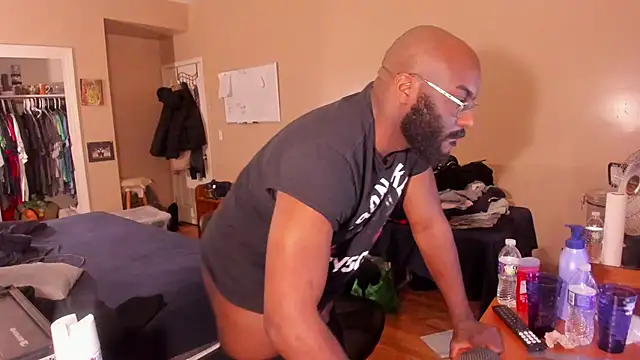 MrChuckDailyXXX online show from 02-06-25, 08:50