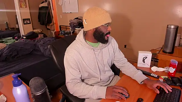 MrChuckDailyXXX online show from 12-23-24, 01:51