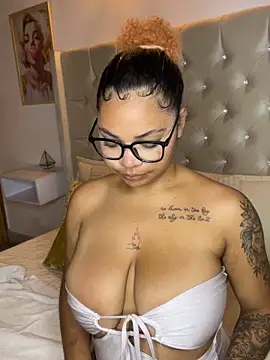 Eloisa cleavage  online show from 12-22-25, 10:15