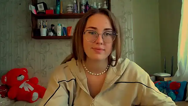 luxie milady online show from 10-06-25, 12:06