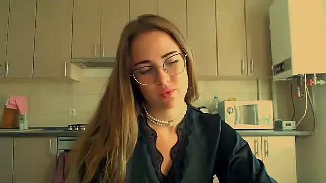 luxie milady online show from 09-21-25, 07:46