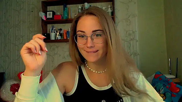 luxie milady online show from 09-30-25, 09:15