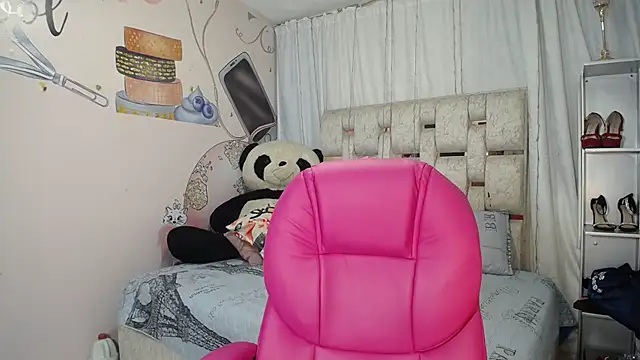 EMMA SWEETT1 online show from 01-12-26, 12:45