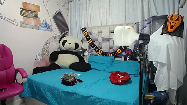 EMMA SWEETT1 online show from 10-30-25, 01:09