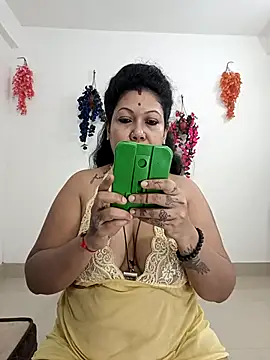 Snapshot of YOUR_LOVELY-40 chatting on 09-11-25, 03:01 YOUR LOVELY-40 online show from 09-11-25, 03:01