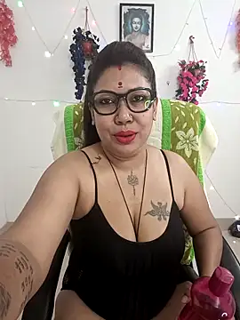 Snapshot of YOUR_LOVELY-40 chatting on 02-13-26, 08:09 YOUR LOVELY-40 online show from 02-13-26, 08:09