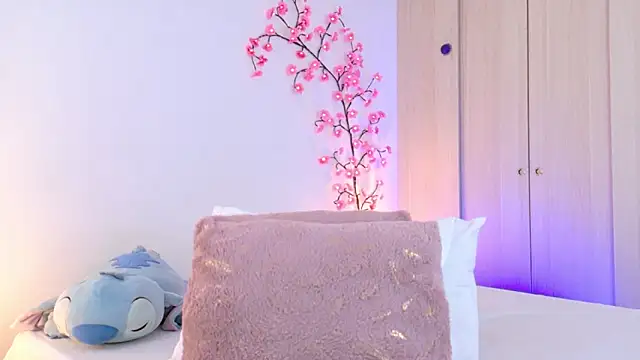 VictoriaRoss1 online show from 04-16-26, 09:39