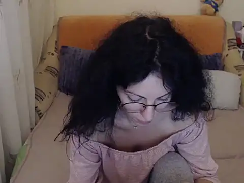 Emmatoo online show from 11-26-25, 02:06