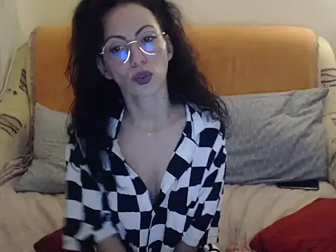 Emmatoo online show from 10-31-25, 10:38