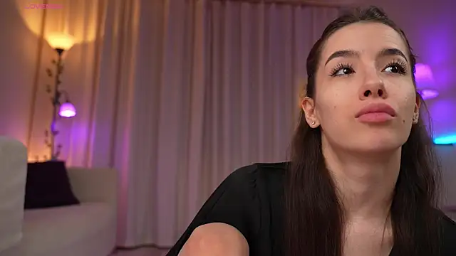 Snapshot of Amely_Young chatting on 05-03-26, 01:22 Amely Young online show from 05-03-26, 01:22