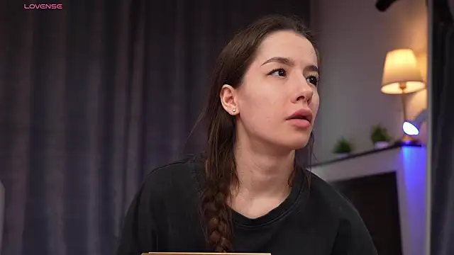 Amely Young online show from 04-11-26, 01:24