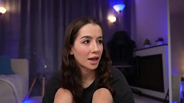 Amely Young online show from 03-25-26, 02:01