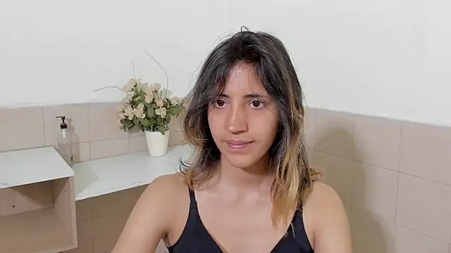 Snapshot of linnie_ chatting on 10-30-25, 01:31 linnie  online show from 10-30-25, 01:31