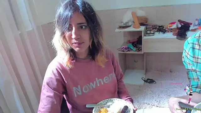 Snapshot of linnie_ chatting on 09-17-25, 07:49 linnie  online show from 09-17-25, 07:49