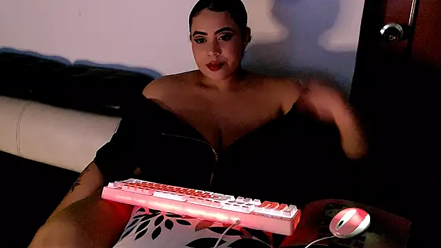 Snapshot of Emmacamille chatting on 09-29-25, 06:31 Emmacamille online show from 09-29-25, 06:31