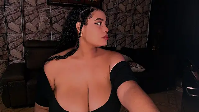 Snapshot of Emmacamille chatting on 03-18-25, 03:56 Emmacamille online show from 03-18-25, 03:56