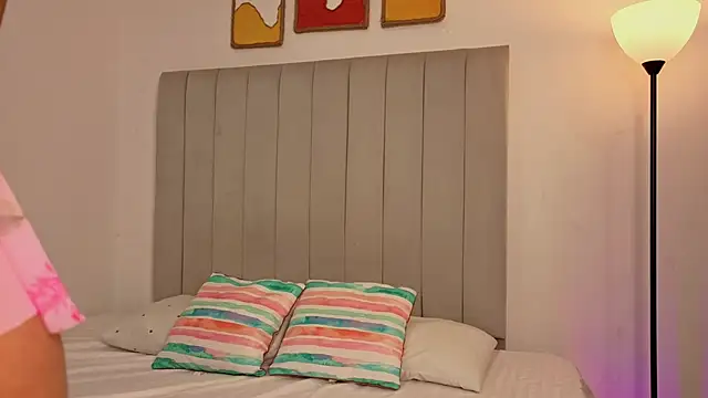 Snapshot of amy_robertz chatting on 02-27-26, 01:28 amy robertz online show from 02-27-26, 01:28