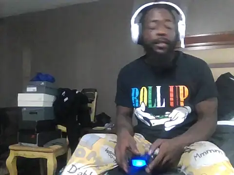 Snapshot of Mrbbc803 chatting on 09-19-25, 05:00 Mrbbc803 online show from 09-19-25, 05:00