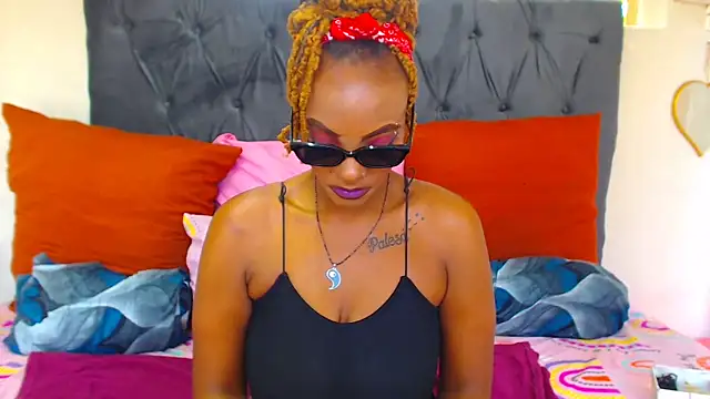 Snapshot of SAVAGExBOO chatting on 02-27-25, 11:39 SAVAGExBOO online show from 02-27-25, 11:39