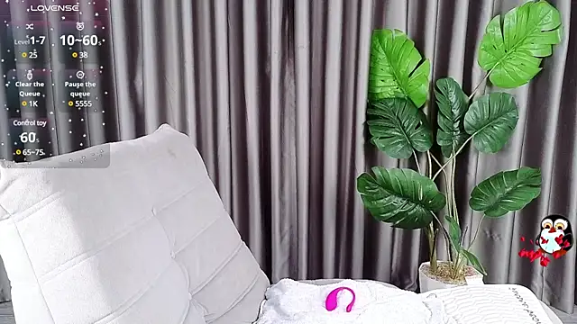 Snapshot of -----Sue----- chatting on 03-15-25, 04:24 -----Sue----- online show from 03-15-25, 04:24