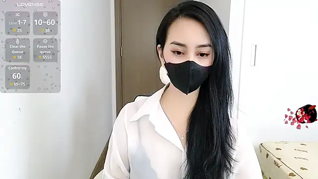 Snapshot of -----Sue----- chatting on 03-08-25, 12:52 -----Sue----- online show from 03-08-25, 12:52