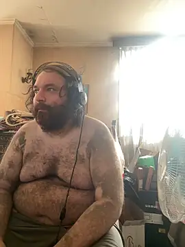 Snapshot of hairyhulk chatting on 10-20-25, 08:31 hairyhulk online show from 10-20-25, 08:31