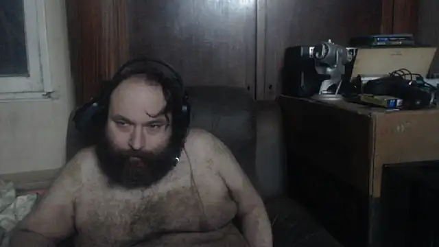 Snapshot of hairyhulk chatting on 01-19-25, 07:04 hairyhulk online show from 01-19-25, 07:04