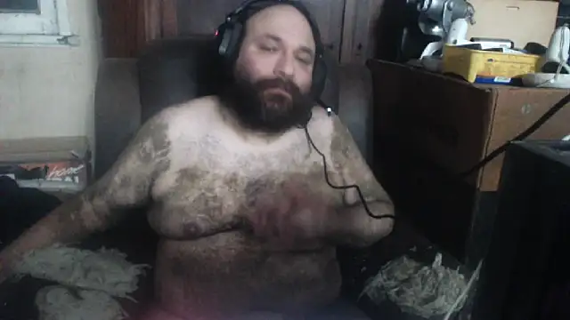 Snapshot of hairyhulk chatting on 10-11-25, 04:02 hairyhulk online show from 10-11-25, 04:02