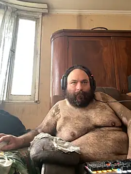 Snapshot of hairyhulk chatting on 10-19-25, 08:22 hairyhulk online show from 10-19-25, 08:22