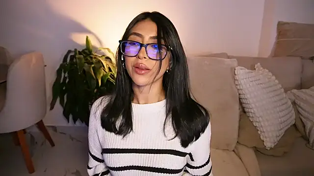 Sara albrecht online show from 11-23-25, 04:00