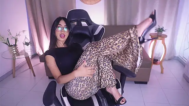 Sara albrecht online show from 03-11-25, 12:39