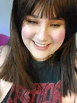 Snapshot of ItsNaiixa chatting on 10-21-25, 10:31 ItsNaiixa online show from 10-21-25, 10:31