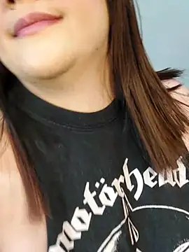 Snapshot of ItsNaiixa chatting on 02-22-26, 12:35 ItsNaiixa online show from 02-22-26, 12:35