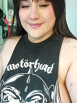 Snapshot of ItsNaiixa chatting on 02-15-26, 06:29 ItsNaiixa online show from 02-15-26, 06:29