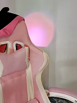 ItsNaiixa online show from 11-16-25, 07:07