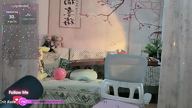 Lisa-s online show from 10-10-25, 01:17