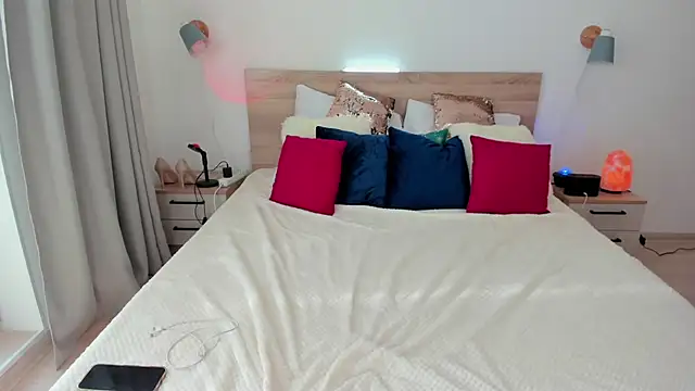 KateRedgar online show from 10-03-25, 08:16