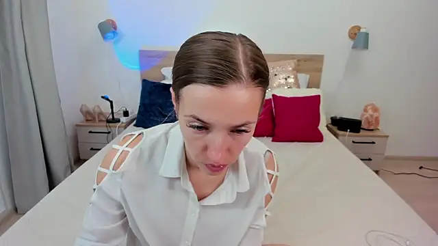 KateRedgar online show from 09-22-25, 08:42