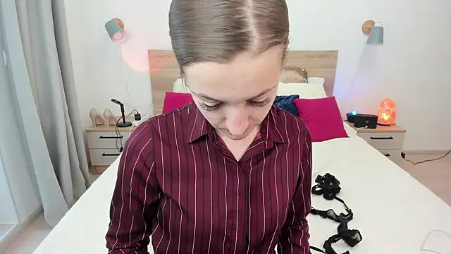 KateRedgar online show from 10-09-25, 11:11