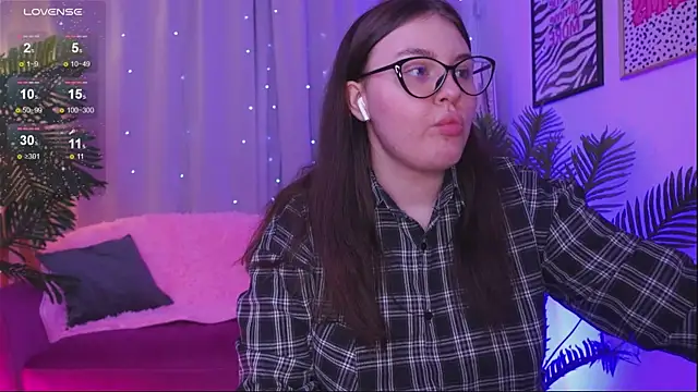 Snapshot of Mia__Peach chatting on 03-07-25, 09:38 Mia Peach online show from 03-07-25, 09:38