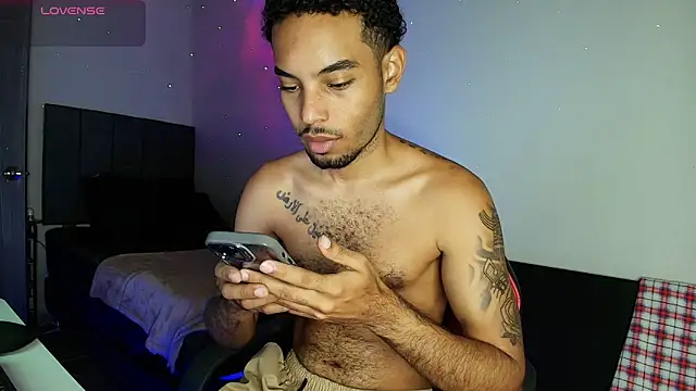 Snapshot of colinbrown chatting on 03-01-26, 02:39 colinbrown online show from 03-01-26, 02:39