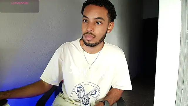 Snapshot of colinbrown chatting on 02-10-26, 07:02 colinbrown online show from 02-10-26, 07:02