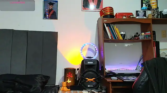 Snapshot of colinbrown chatting on 09-22-25, 11:27 colinbrown online show from 09-22-25, 11:27
